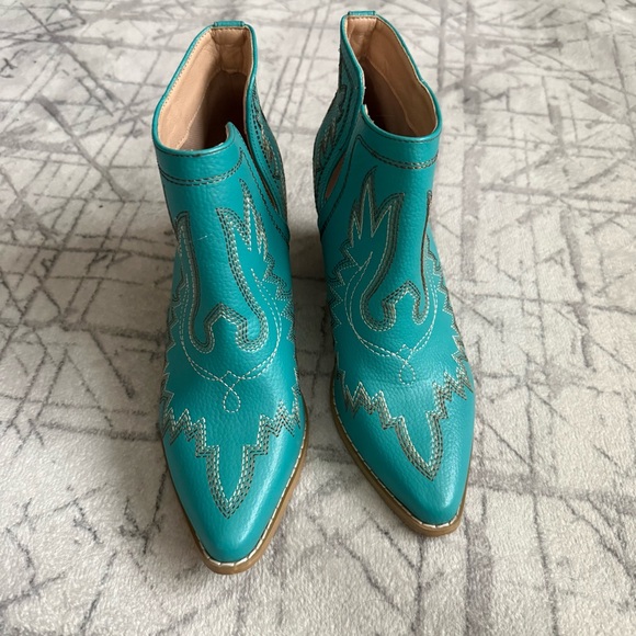Turquoise Western Ankle Cowboy Boots – Size 8 Pointed Toe Stitch Detail - Picture 3 of 4